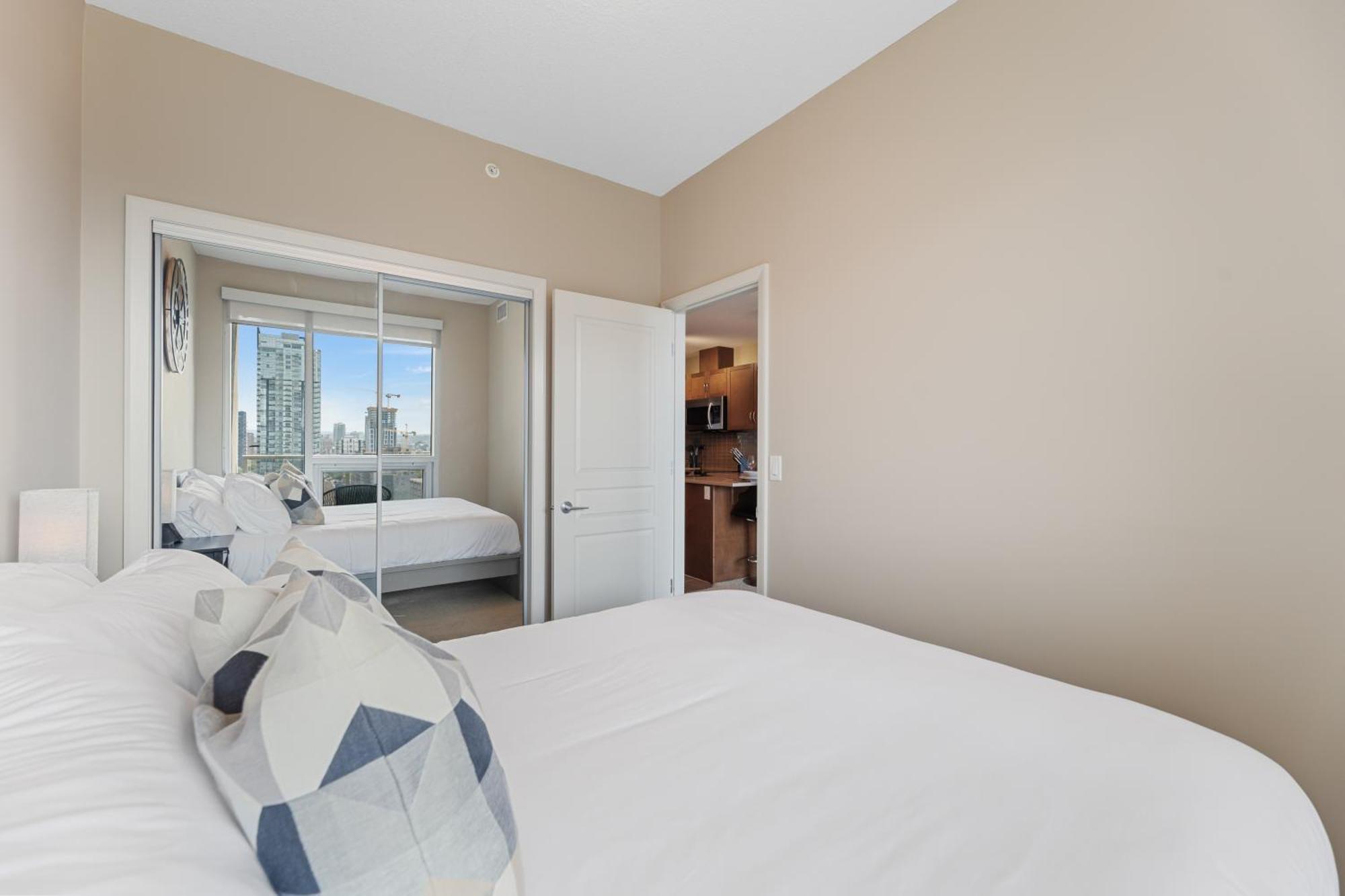 Heart Of Downtown Calgary Spacious Luxury Condo With Stunning Views And Premium Amenities Esterno foto