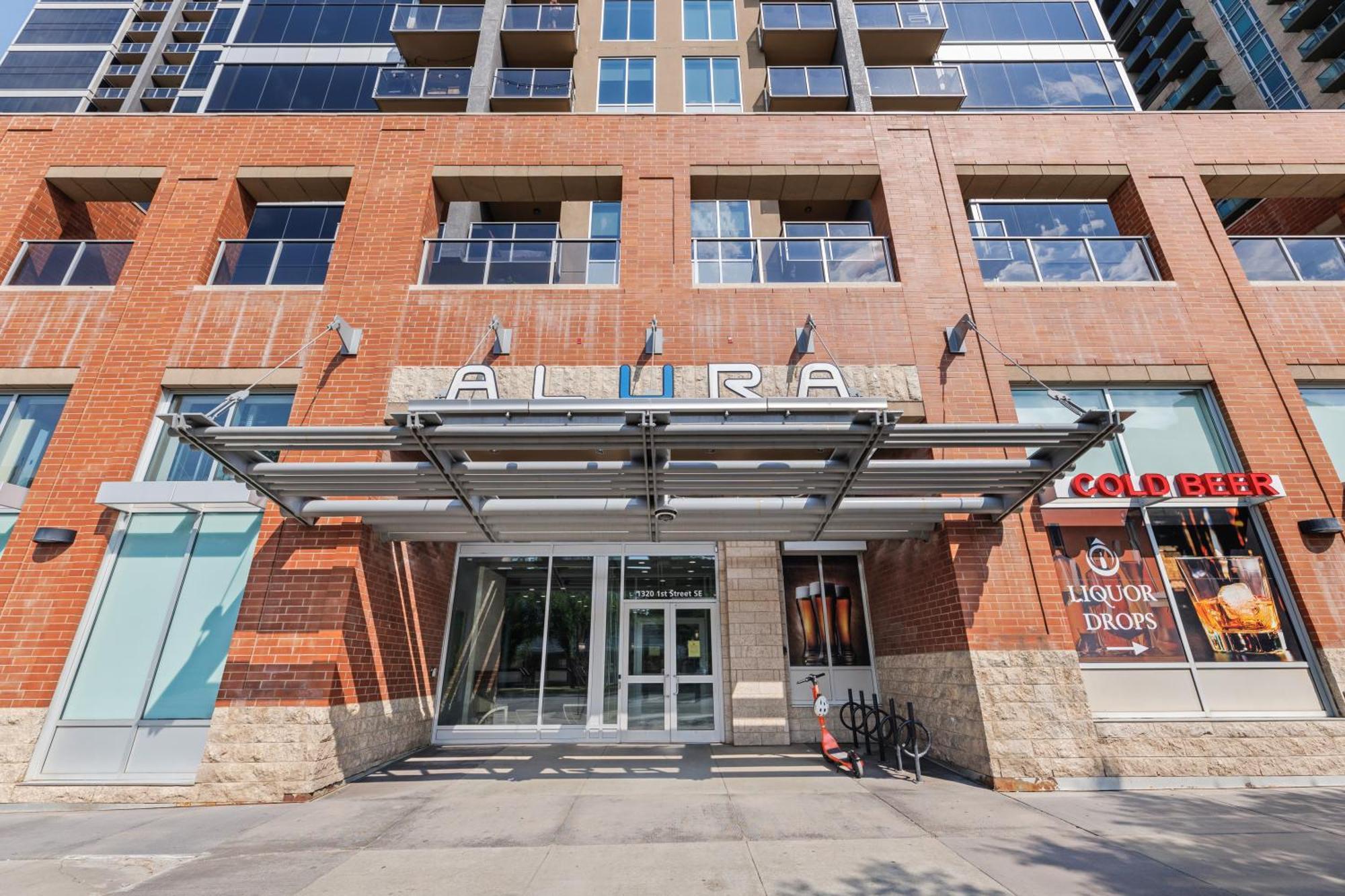 Heart Of Downtown Calgary Spacious Luxury Condo With Stunning Views And Premium Amenities Esterno foto